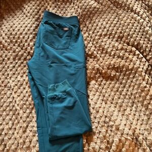 Women’s medium Figs Zamora Jogger scrubs